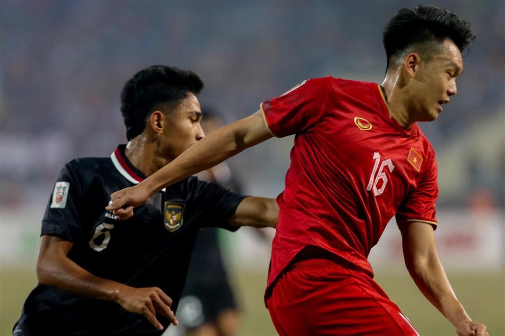 Các ngôi sao Indonesia bế tắc, liên tục chơi xấu tuyển Việt Nam-4