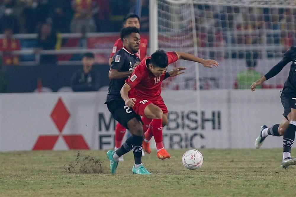 Các ngôi sao Indonesia bế tắc, liên tục chơi xấu tuyển Việt Nam-13