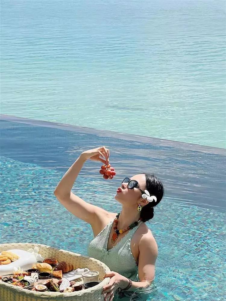 Angela Phương Trinh chăm khoe vai hậu bỏ gym: Liệu còn lực điền?-8