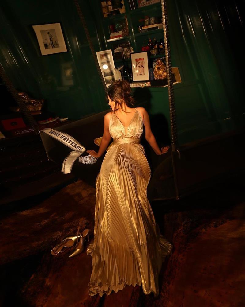 Miss Universe 2021 bị dìm hàng với đầm sến sẩm, lộ body phát tướng-1