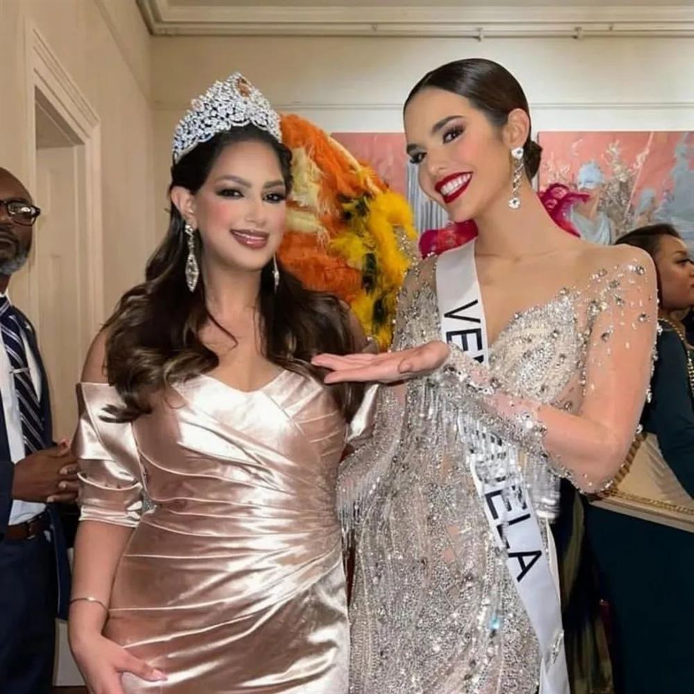 Miss Universe 2021 bị dìm hàng với đầm sến sẩm, lộ body phát tướng-4