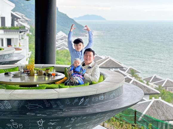 Chồng cũ MC Quỳnh Chi đưa con trai từ Mỹ về Việt Nam ăn Tết?-3