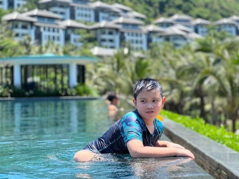 Chồng cũ MC Quỳnh Chi đưa con trai từ Mỹ về Việt Nam ăn Tết?-5