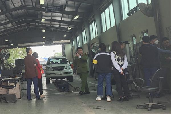 Cảnh sát phong toả, khám xét Trung tâm đăng kiểm ở Mỹ Đình-1