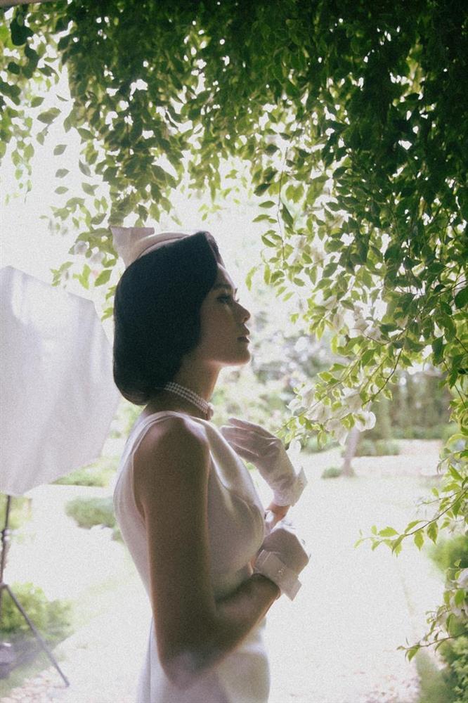 Nàng thơ nhạc Cinematic hóa quý cô cổ điển mơ màng-5