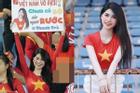 Xôn xao gái xinh cầm bảng tuyển chồng trận Việt Nam - Indonesia