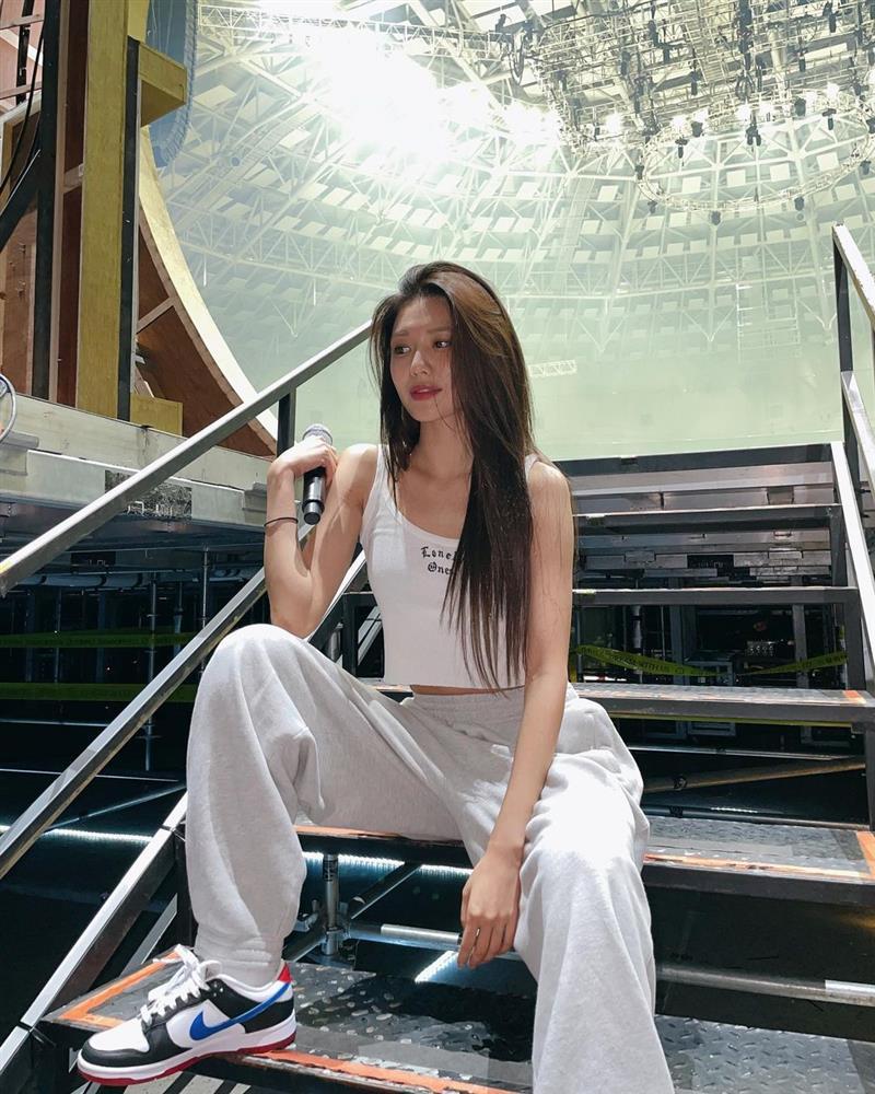 4 mẫu tóc ưa dùng của mỹ nhân Kbiz bạn có thể lựa chọn cho Tết-13