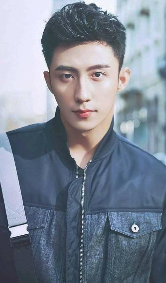 Chấn động nghi vấn Địch Lệ Nhiệt Ba mang thai với Hoàng Cảnh Du-2