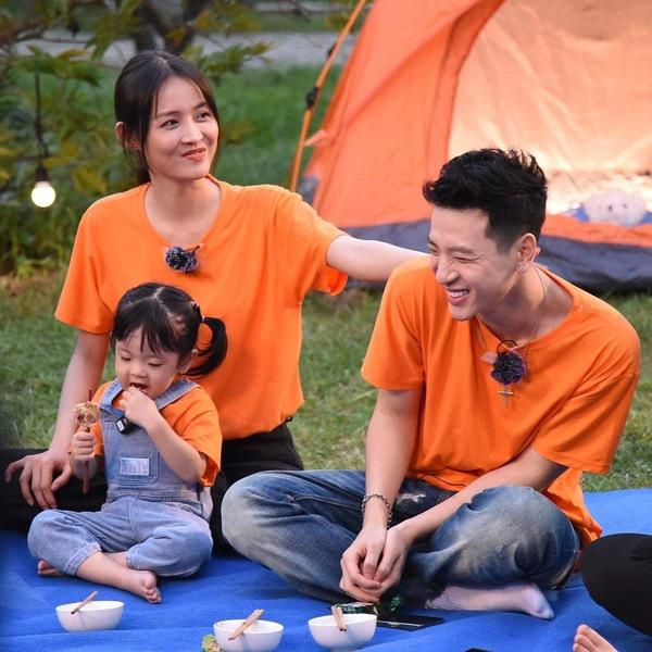 Phí Ngọc Hưng cầu hôn Trương Mỹ Nhân trên sóng truyền hình?-1