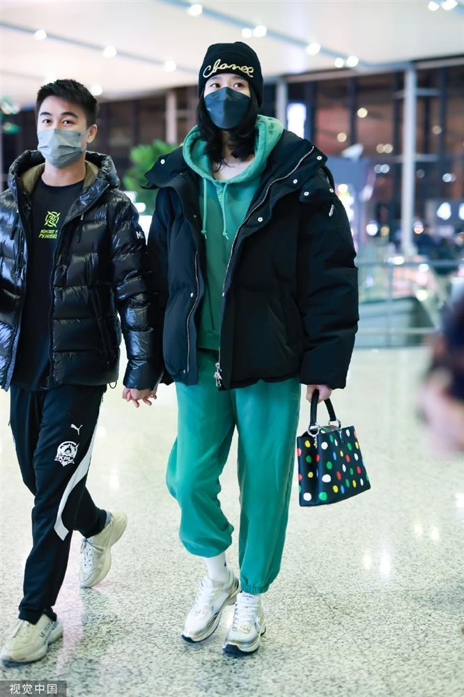 Hề Mộng Dao và chồng thiếu gia tình tứ nơi công cộng-4