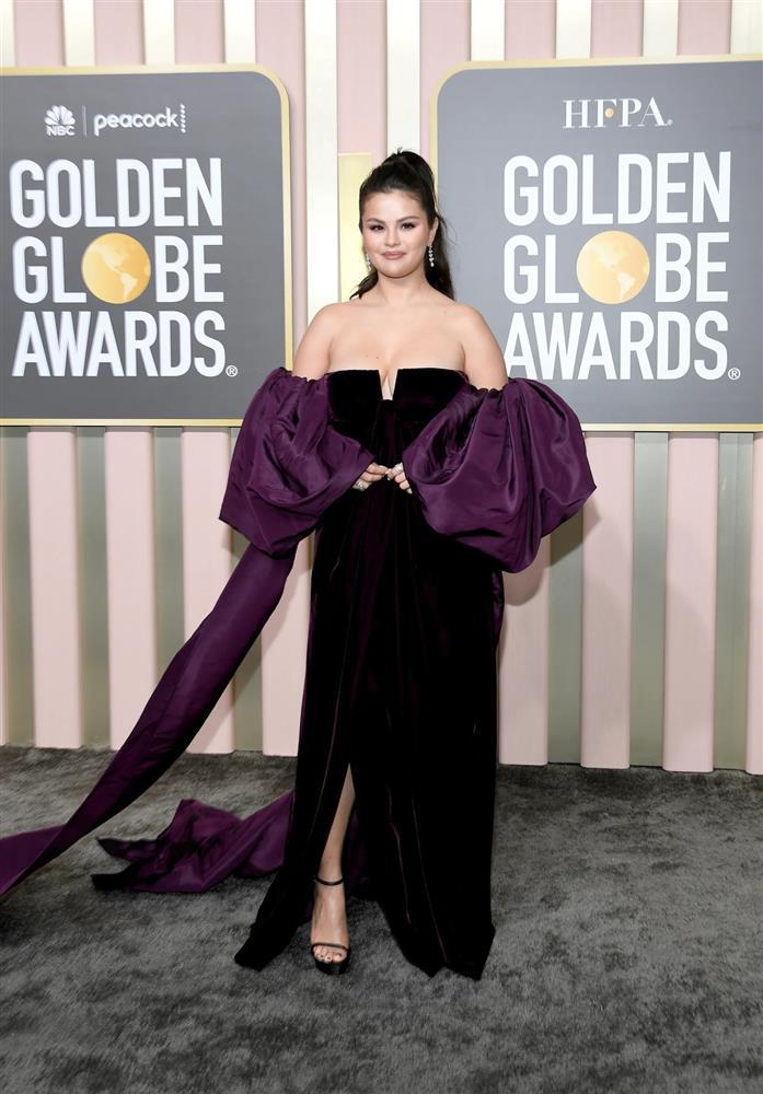 Thảm đỏ Quả cầu vàng: Selena Gomez phát tướng, Jenna Ortega quyến rũ-8