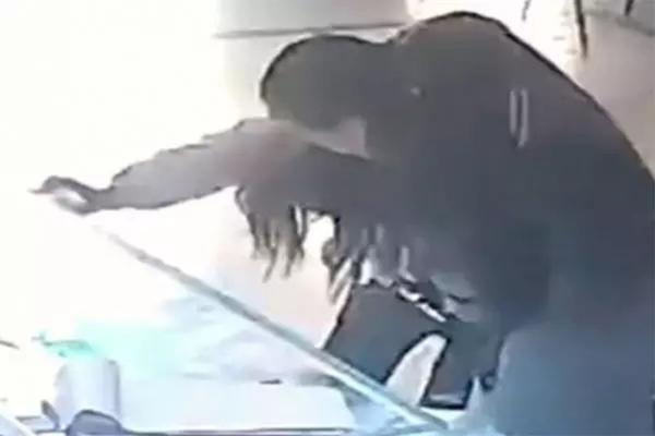 Bạn thân bị người yêu bạo hành, tôi hỏi đúng 3 câu giúp cô ấy tỉnh mộng-2