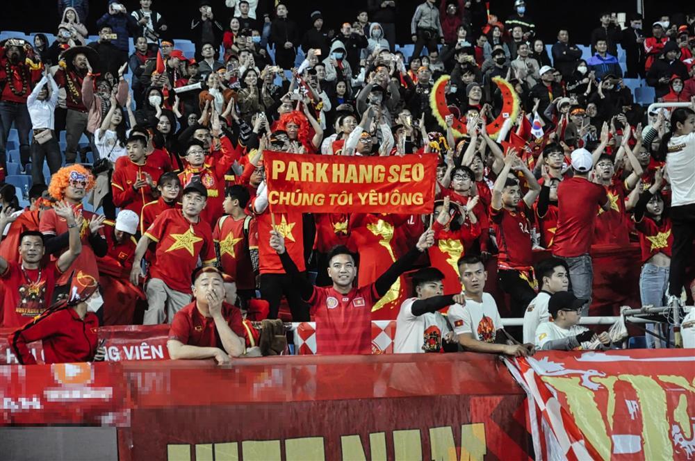 Trợ lý ngôn ngữ cạn lời trước sở thích siêu dị của HLV Park-2