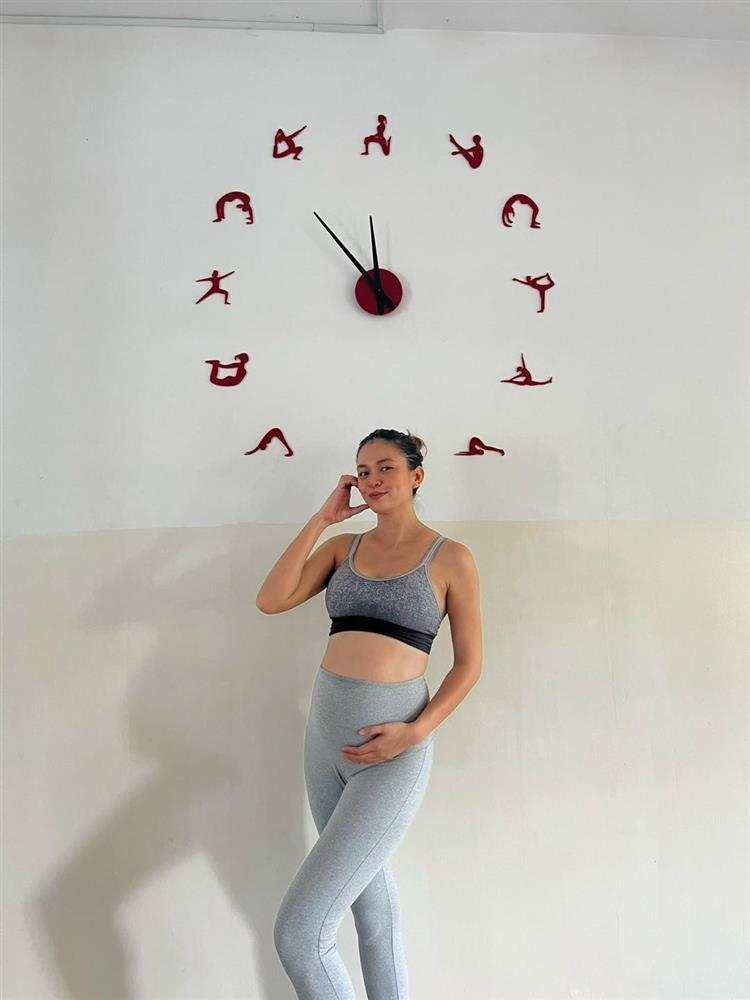 Mâu Thủy nén những cơn đau luyện yoga giai đoạn cuối thai kỳ-4