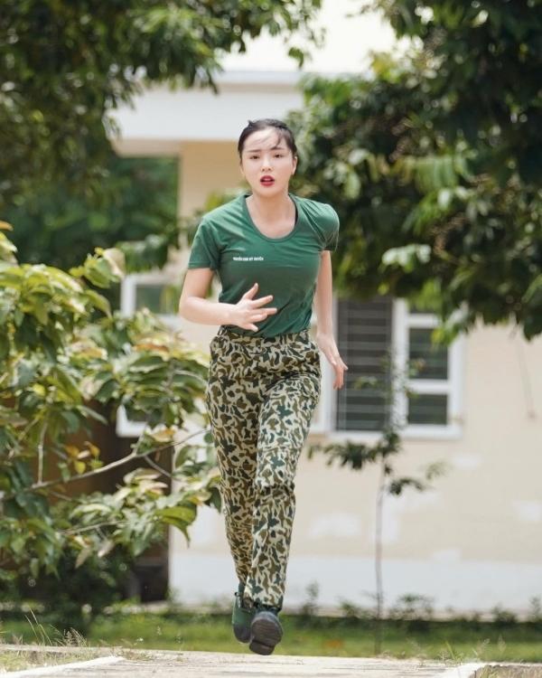 Sau Kỳ Duyên, Mai Âm Nhạc nhập ngũ gây tranh cãi vì trang điểm lố-9