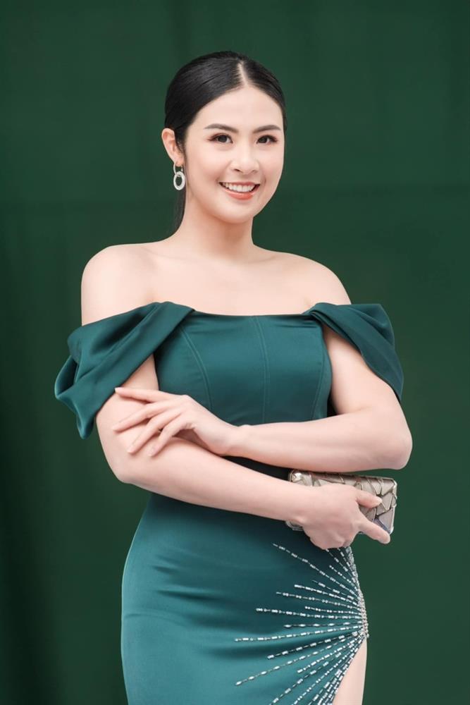 Hoa hậu Việt và những lần bị chỉ trích có hành vi lệch chuẩn-4