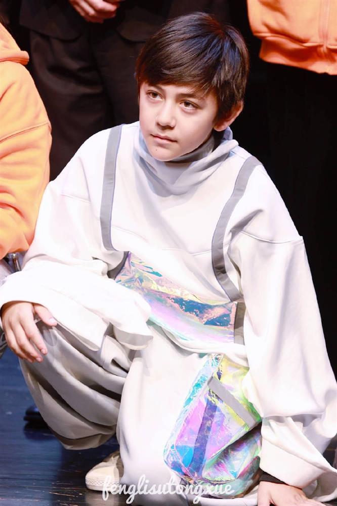 Ngoại hình chuẩn soái ca của con trai ảnh đế Lưu Diệp-1