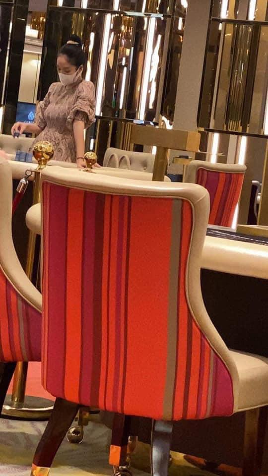 Dương Cẩm Lynh nói gì về hình ảnh đánh bài?-1