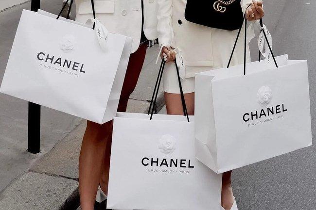 Lịch sử giá Túi xách Chanel gift hàng quà tặng chính hãng của Chanel cập  nhật 72023  BeeCost
