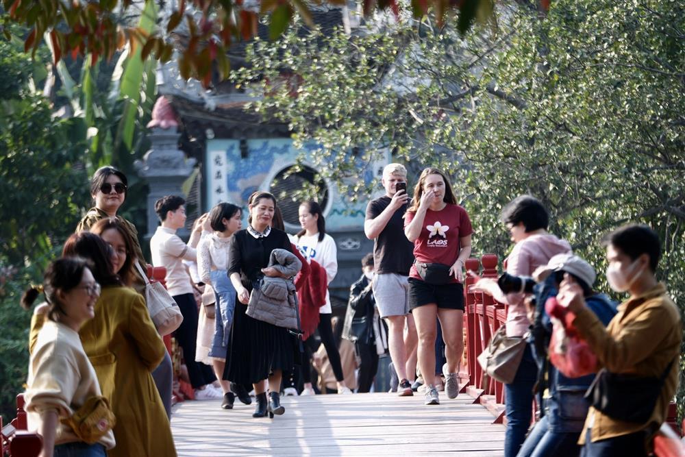 COVID-19 diễn biến phức tạp, Bộ Y tế ra công văn khẩn chống dịch-1