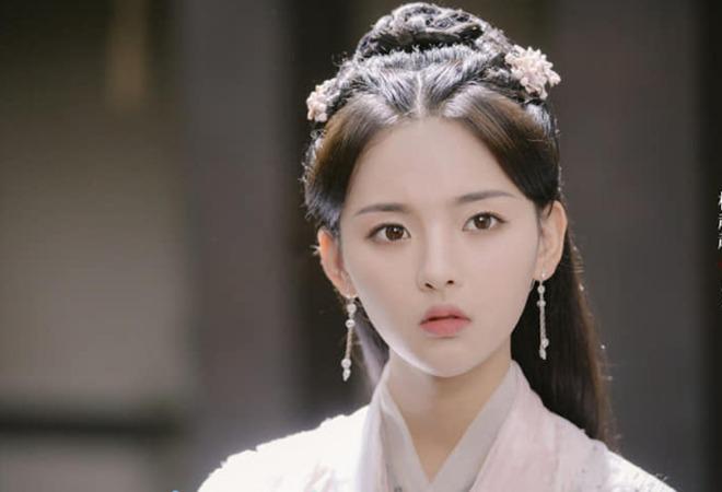 Dương Siêu Việt đáp trả khi bị chê đôi mắt lờ đờ, không biết diễn xuất-3