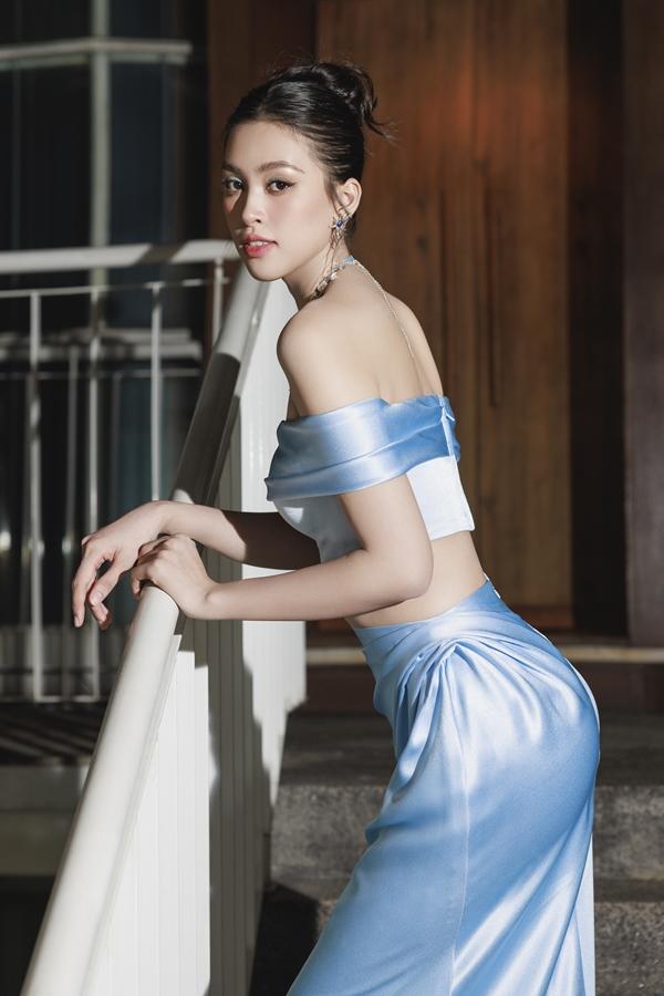 Hoa hậu Tiểu Vy giữ dáng theo phong cách thuận theo ý trời-5