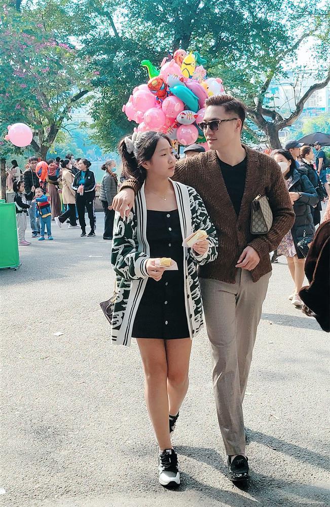 Con gái Mạnh Trường phổng phao tuổi 13, như anh em với bố-1