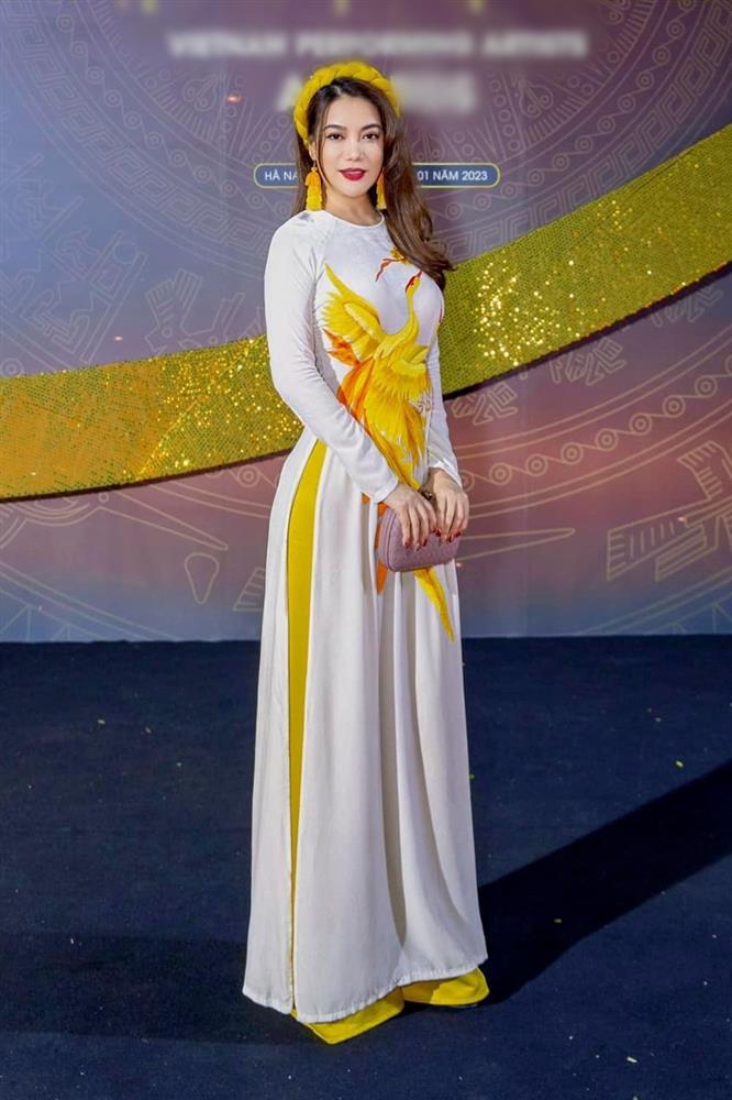 Con gái Trương Ngọc Ánh mặc áo dài đôi với mẹ, dung nhan hệt bố-6