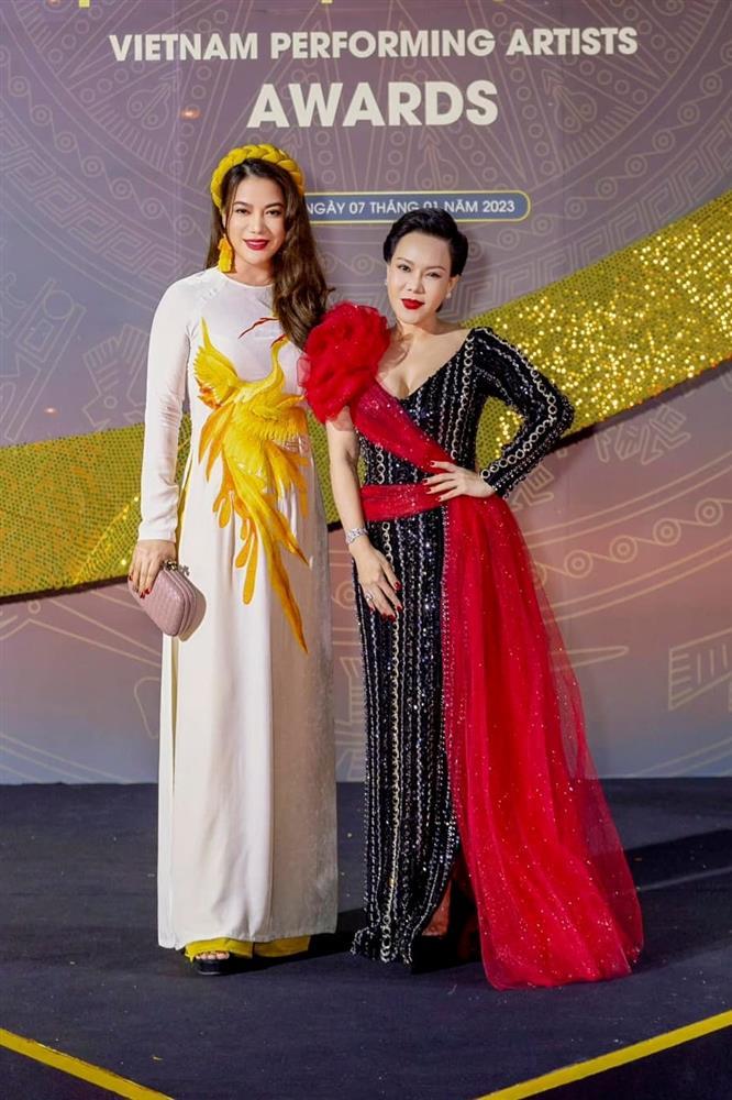 Con gái Trương Ngọc Ánh mặc áo dài đôi với mẹ, dung nhan hệt bố-9