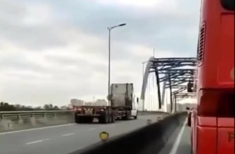 Danh tính tài xế container chạy ngược chiều vun vút trên cầu-1