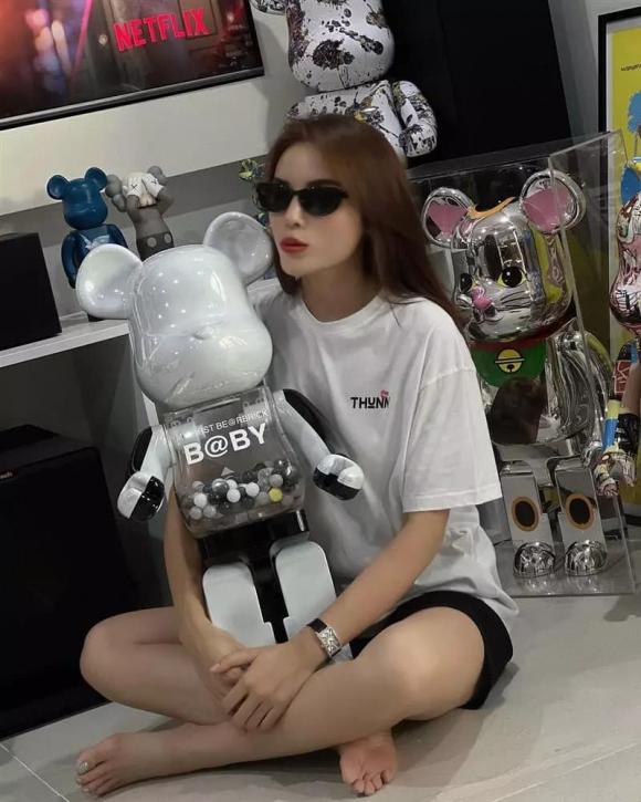 Kỳ Duyên mạnh tay chi 28 triệu mua Bearbrick-1