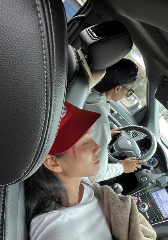 Đăng ảnh đi tỉnh, Hhen Niê để lộ tài xế chính là bạn trai?-1