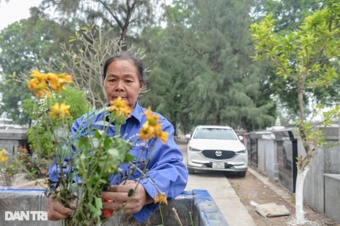 Nghề lau dọn nhà cho người đã khuất ở Hà Nội tất bật cận Tết-6