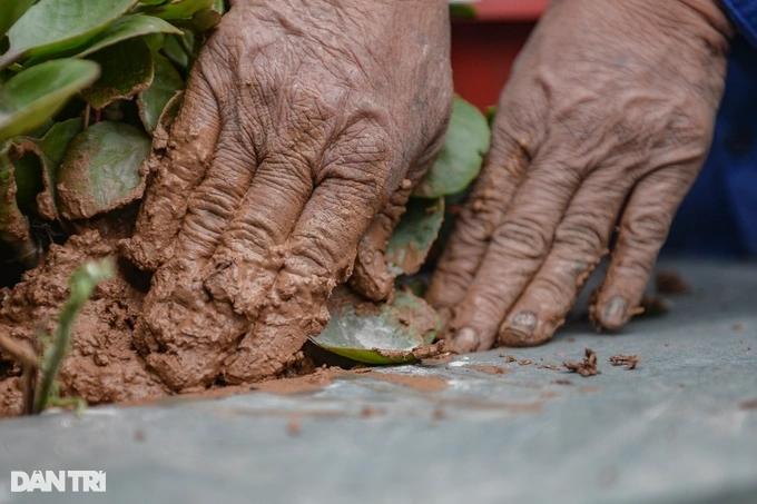 Nghề lau dọn nhà cho người đã khuất ở Hà Nội tất bật cận Tết-8