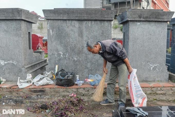 Nghề lau dọn nhà cho người đã khuất ở Hà Nội tất bật cận Tết-9