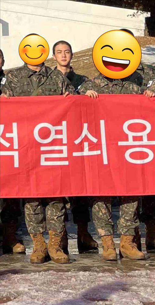 Visual trong quân ngũ của Jin (BTS) lại gây bão-2