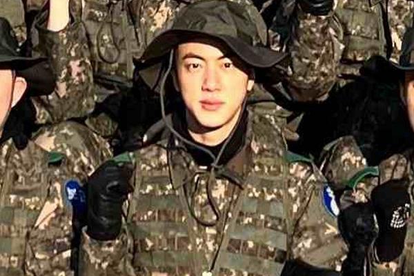 Jin (BTS) được thưởng nhờ thắng cuộc thi tài năng trong quân ngũ-3