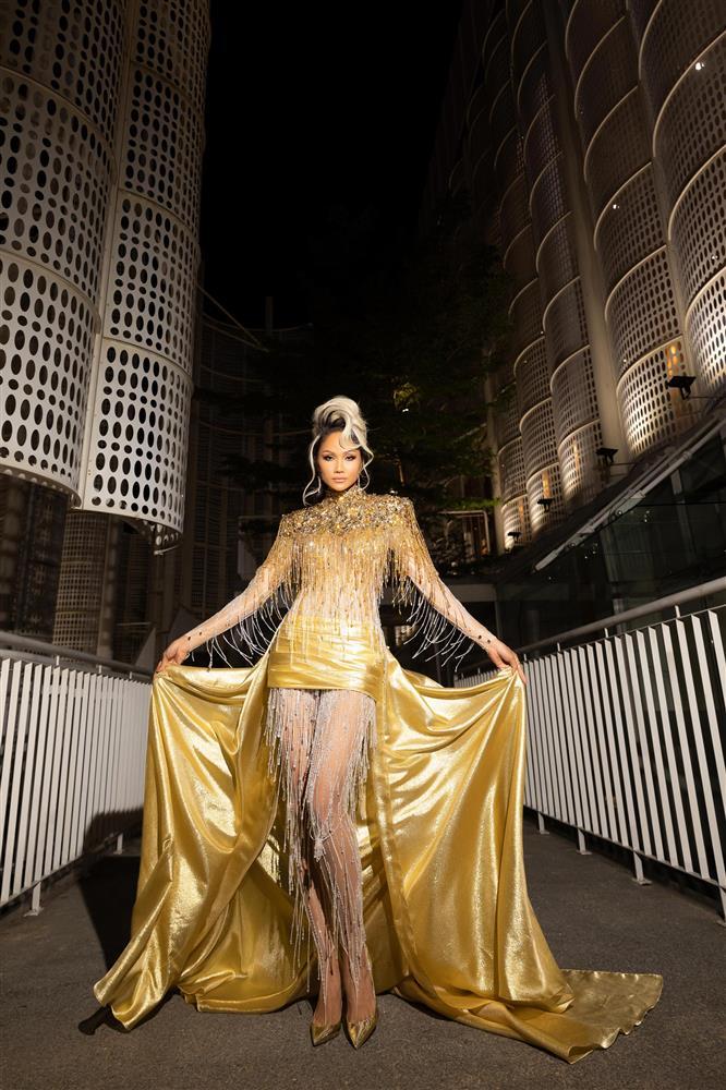 HHen Niê gây tranh cãi với bộ đầm nửa váy nửa quần như cây tài lộc-6