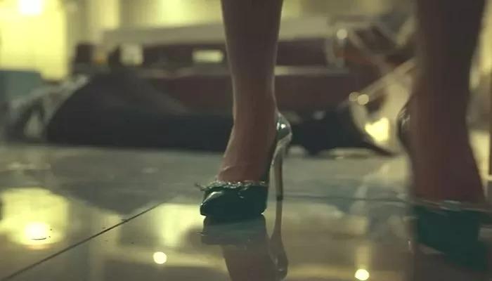Ý nghĩa chiếc giày cao gót xanh trong phim 18+ của Song Hye Kyo-2