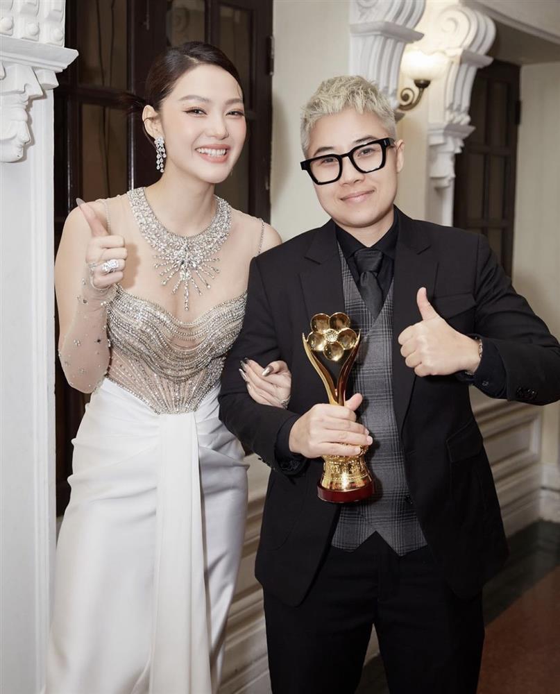 Minh Hằng lộ khuyết điểm khi đụng hàng Hoa hậu Tiểu Vy-2