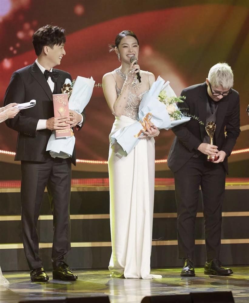 Minh Hằng lộ khuyết điểm khi đụng hàng Hoa hậu Tiểu Vy-3