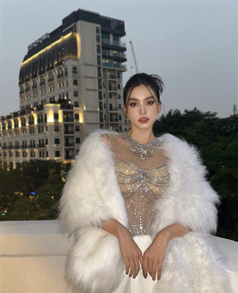 Minh Hằng lộ khuyết điểm khi đụng hàng Hoa hậu Tiểu Vy-5