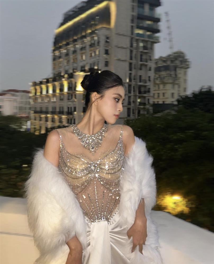 Minh Hằng lộ khuyết điểm khi đụng hàng Hoa hậu Tiểu Vy-7