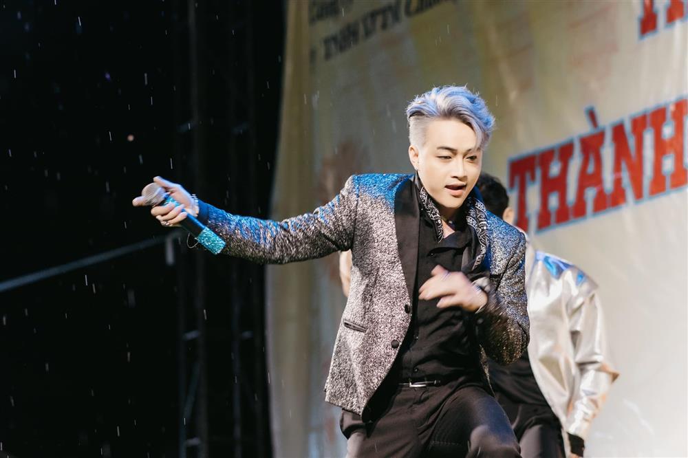 TiTi (HKT) bị netizen CHÊ khi được giới thiệu là ngôi sao ca nhạc-5