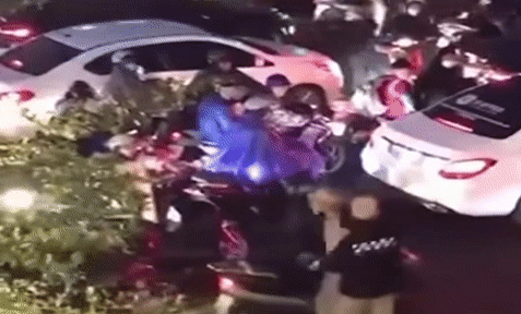 Danh tính dân phòng quát nạt, tấn công phụ nữ ở phố Hào Nam-1