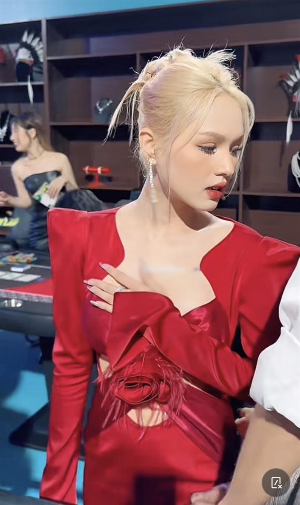 Xoài Non lại bị chụp lén, nhan sắc cam thường gây bàn tán-3