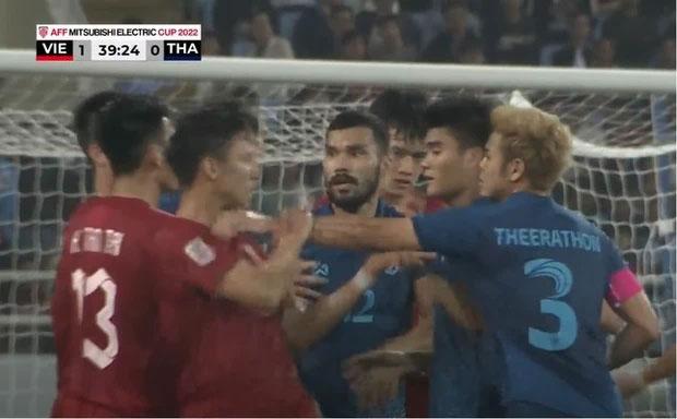 Hòa Thái Lan, phát ngôn căng thầy Park khi bị soi việc ném thẻ-1