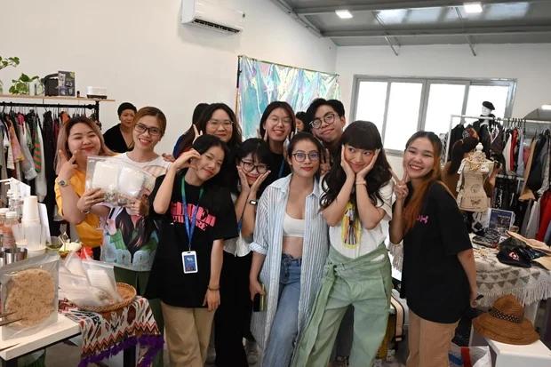 Sao Việt cuối năm: Người sắm đồ hiệu cả lố, người gấp rút thanh lý-3