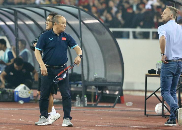 Hòa Thái Lan, phát ngôn căng thầy Park khi bị soi việc ném thẻ-3