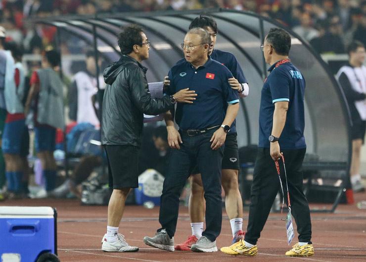 Hòa Thái Lan, phát ngôn căng thầy Park khi bị soi việc ném thẻ-4